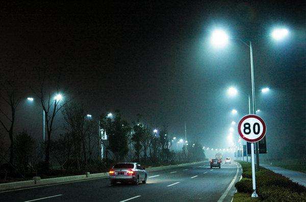 东莞抖阴污视频照明LED路灯在雨雾季节增强道路安全的优势